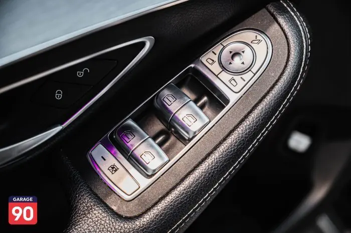 Mercedes-Benz C180 2019 - صورة 14