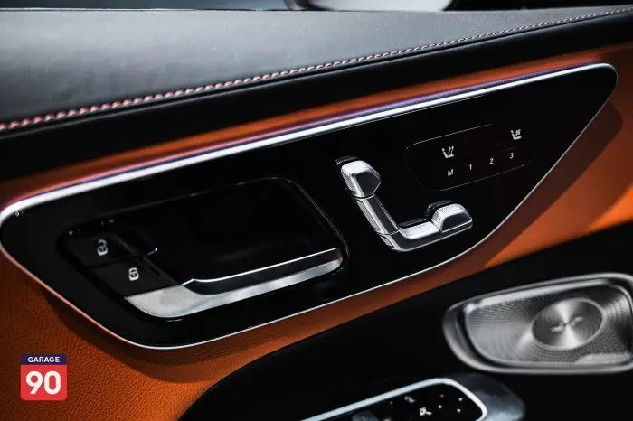 Mercedes-Benz GLC300 2024 - صورة 15