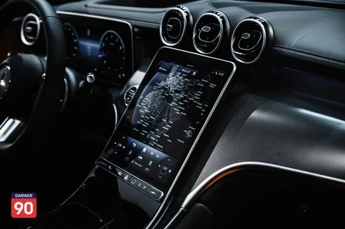 Mercedes-Benz GLC300 2024 - صورة 13