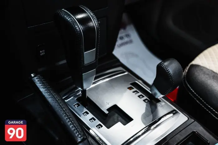 Mitsubishi Pajero 2015 - صورة 16