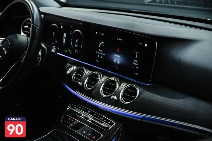 Mercedes-Benz E300 2023 - صورة 10