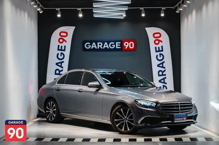 Mercedes-Benz E300 2023 - صورة 2