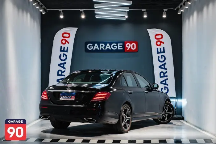 Mercedes-Benz E300e 2020 - صورة 5
