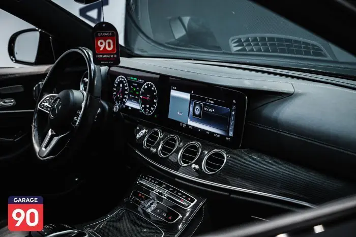Mercedes-Benz E300e 2020 - صورة 16