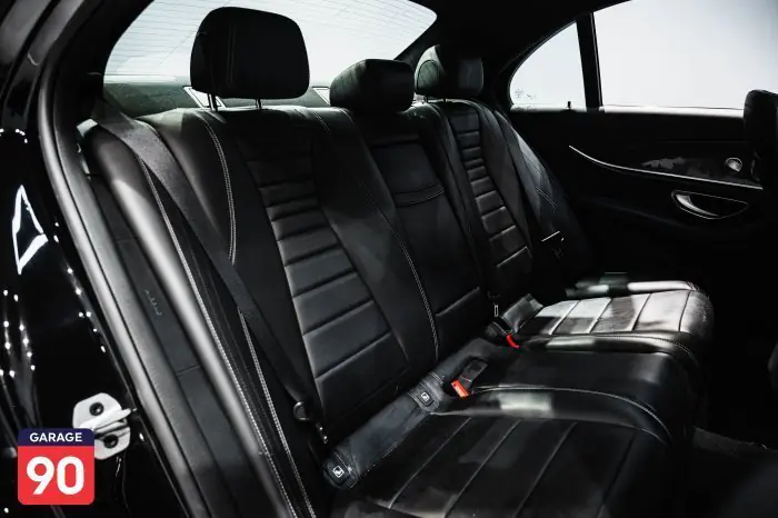 Mercedes-Benz E300e 2020 - صورة 15