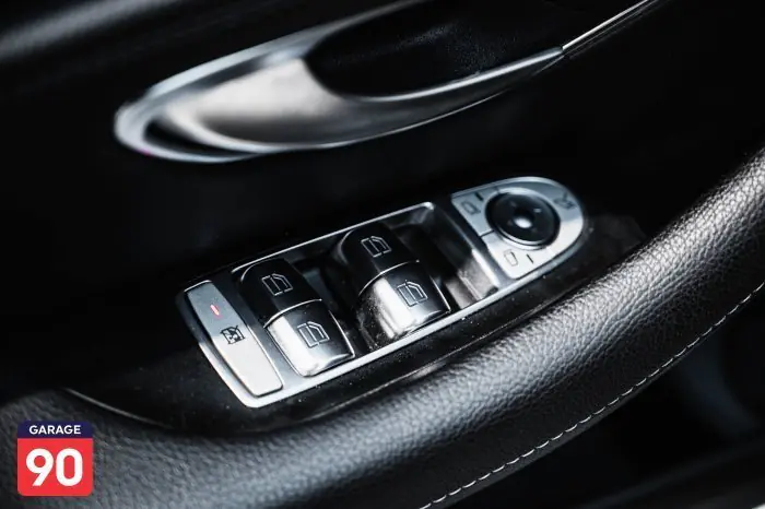 Mercedes-Benz E300e 2020 - صورة 17