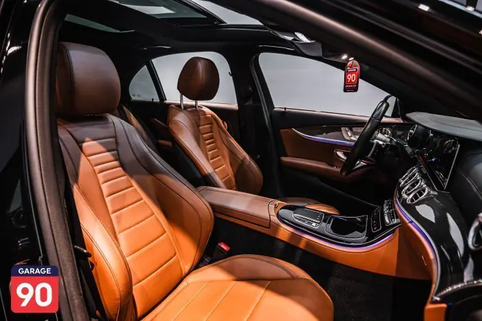 Mercedes-Benz E300 2021 - صورة 17
