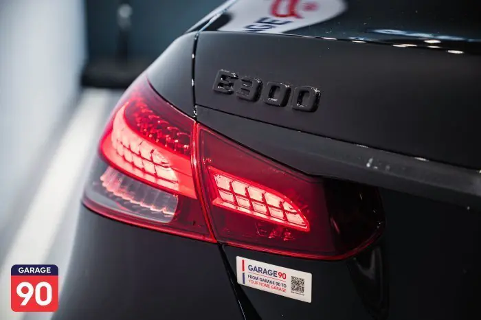 Mercedes-Benz E300 2021 - صورة 10