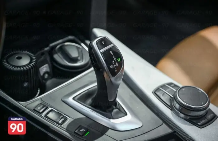 bmw 320i 2019 - صورة 13