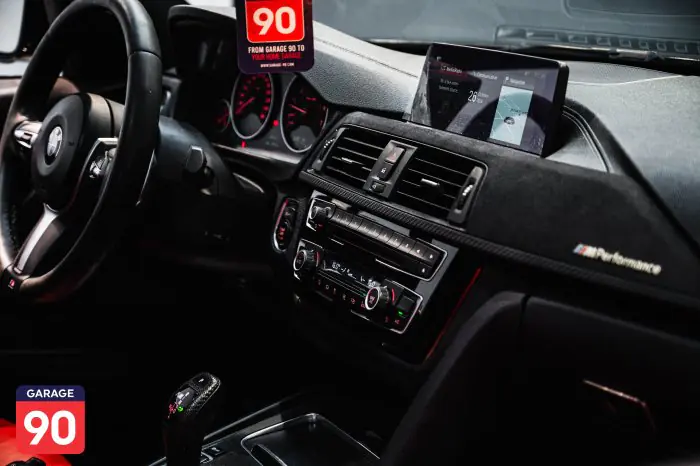 bmw 320i 2018 - صورة 12