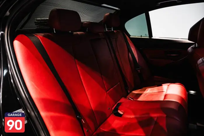 bmw 320i 2018 - صورة 17