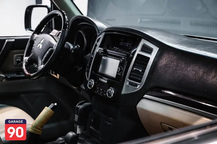 Mitsubishi Pajero 2016 - صورة 17