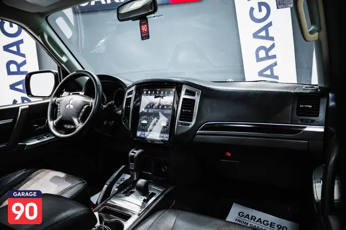 Mitsubishi Pajero 2017 - صورة 14