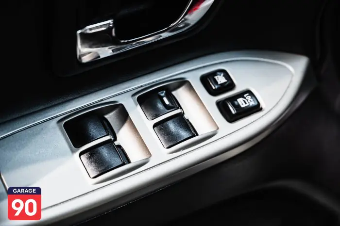 Mitsubishi Pajero 2017 - صورة 18