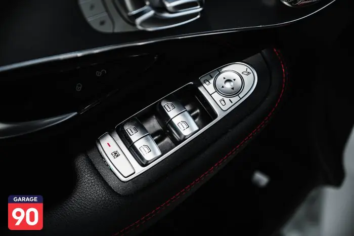 Mercedes-Benz GLC300 2023 - صورة 13