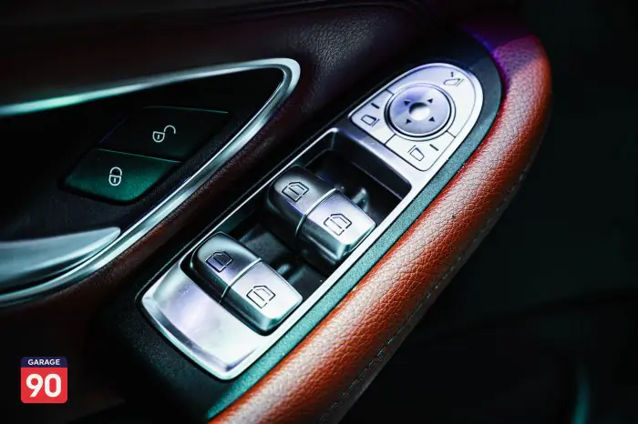 Mercedes-Benz C180 2019 - صورة 14
