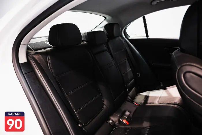 Mercedes-Benz C200 2022 - صورة 17