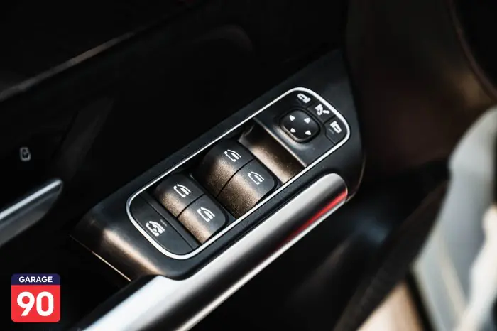 Mercedes-Benz GLA200 2024 - صورة 12