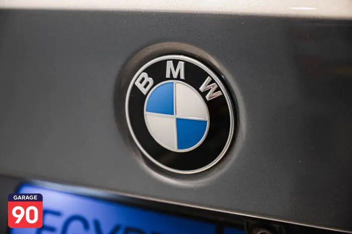 bmw 320i 2024 - صورة 8