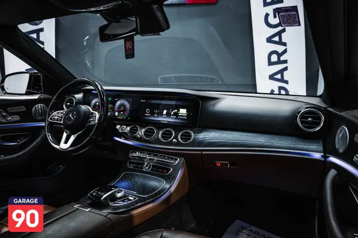 Mercedes-Benz E300 2020 - صورة 12