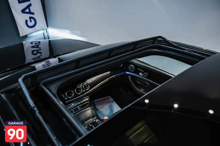 Mercedes-Benz E300 2020 - صورة 11