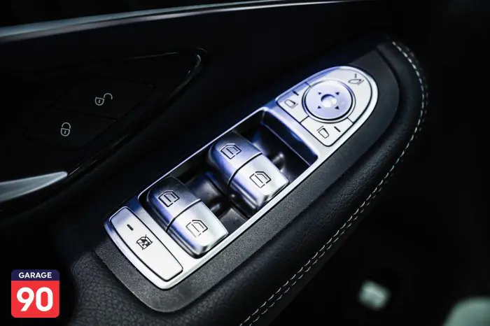 Mercedes-Benz GLC200 2023 - صورة 10