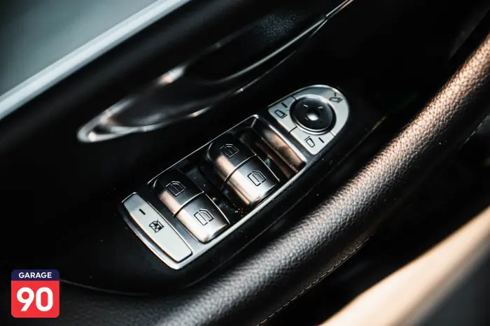 Mercedes-Benz E200 2021 - صورة 13