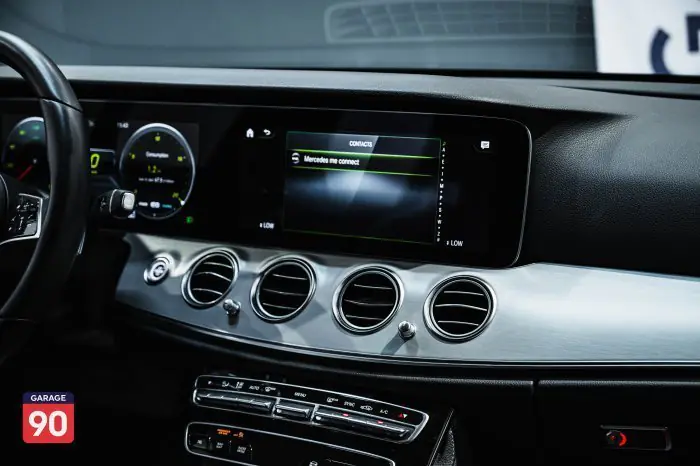 Mercedes-Benz E200 2022 - صورة 13