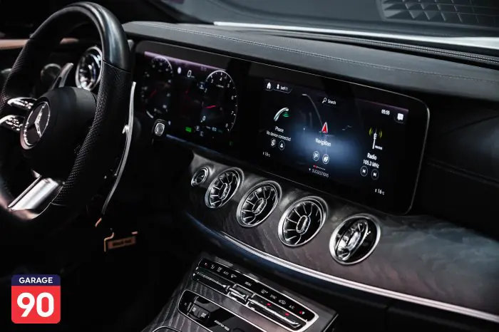 Mercedes-Benz E200 2022 - صورة 19