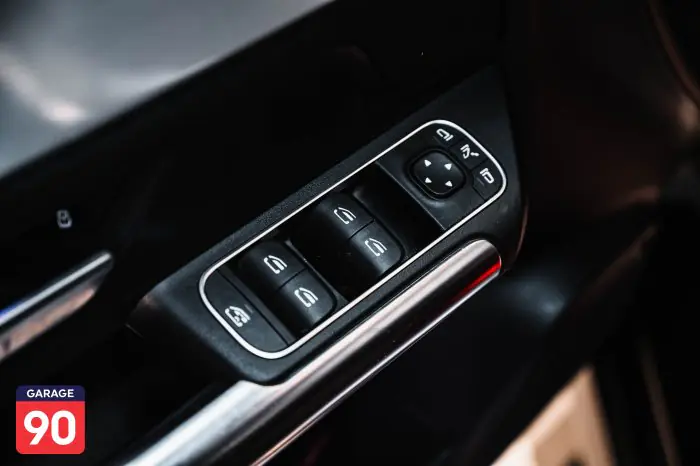 Mercedes-Benz GLA200 2023 - صورة 11