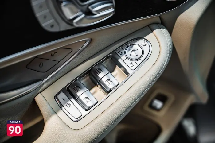 Mercedes-Benz GLC200 2020 - صورة 18