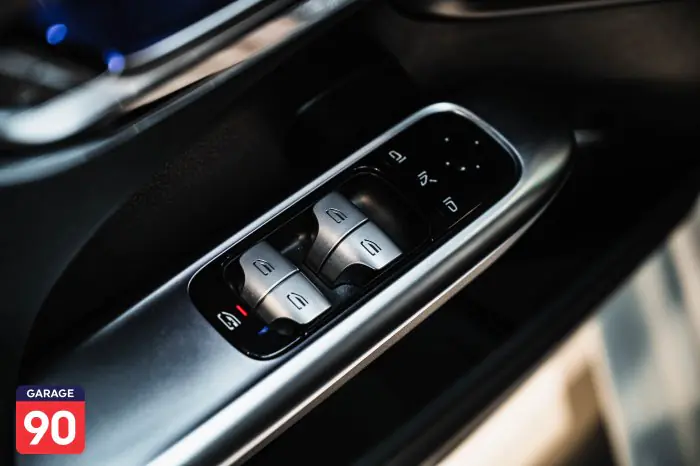 Mercedes-Benz C180 2023 - صورة 10