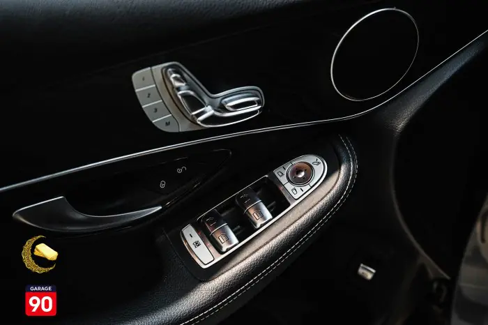 Mercedes-Benz GLC300 2020 - صورة 15