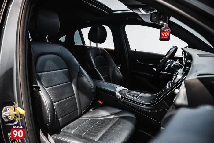 Mercedes-Benz GLC300 2020 - صورة 16