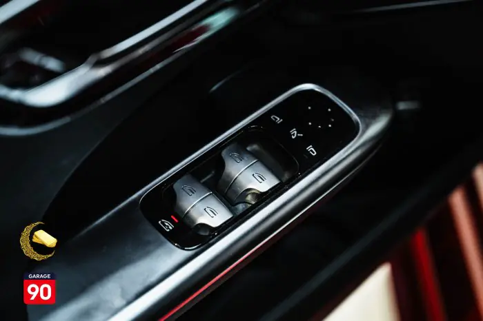 Mercedes-Benz C180 2023 - صورة 11