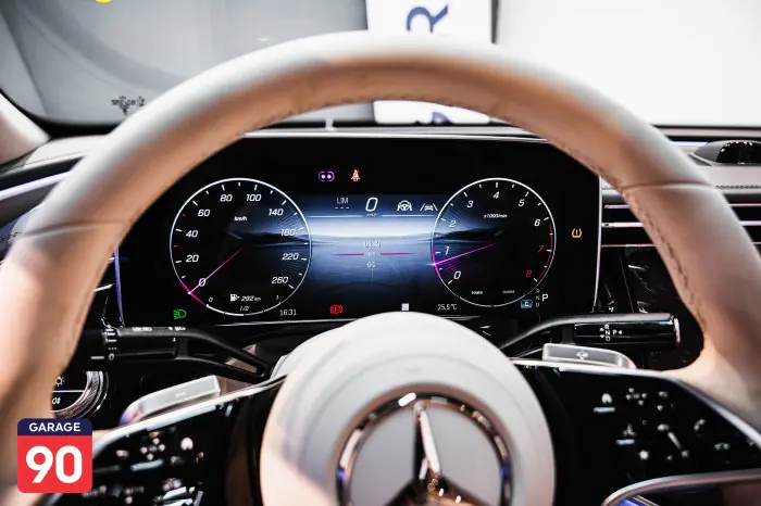 Mercedes-Benz E200 2025 - صورة 15