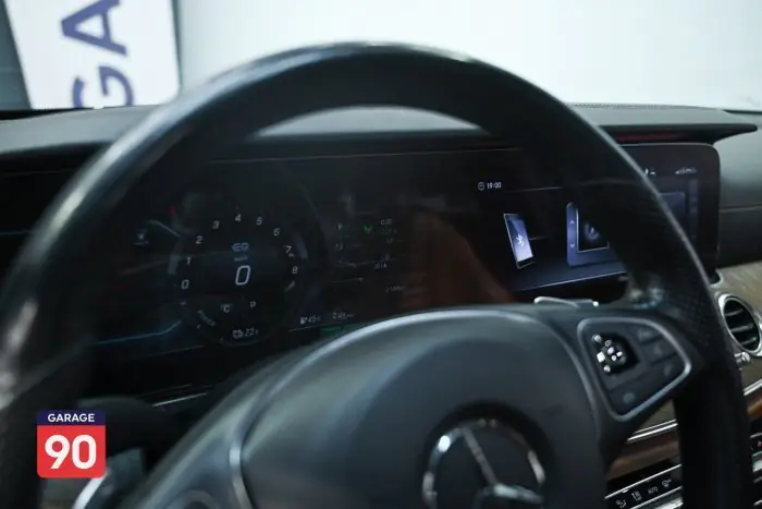 Mercedes-Benz E350e 2018 - صورة 14