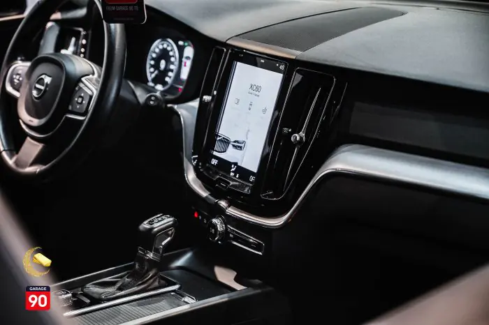Volvo XC60 2021 - صورة 15