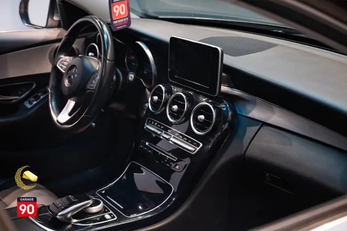 Mercedes-Benz C180 2018 - صورة 17