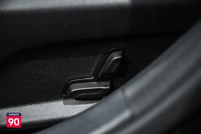 Mercedes-Benz C200 2019 - صورة 16