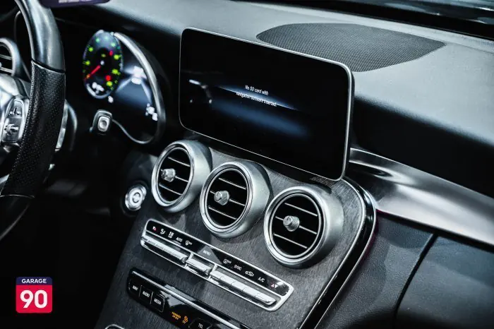 Mercedes-Benz C200 2019 - صورة 12