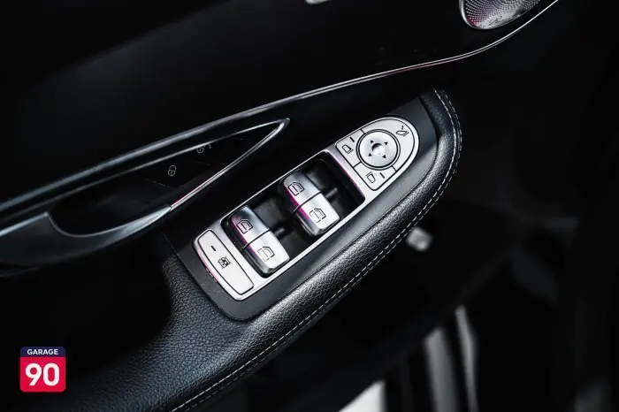 Mercedes-Benz C200 2019 - صورة 14