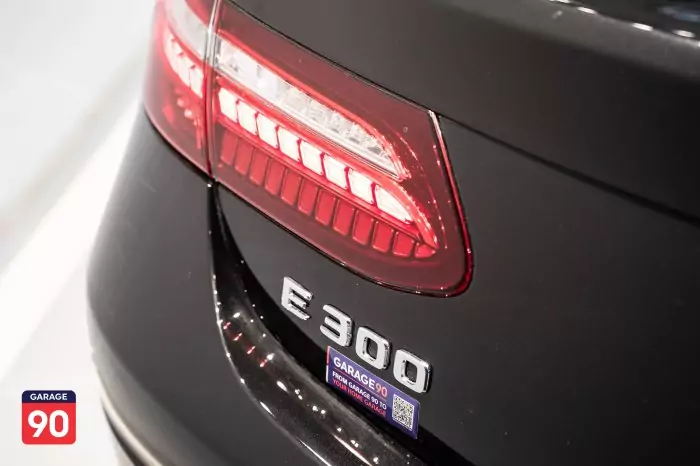Mercedes-Benz E300 2021 - صورة 14