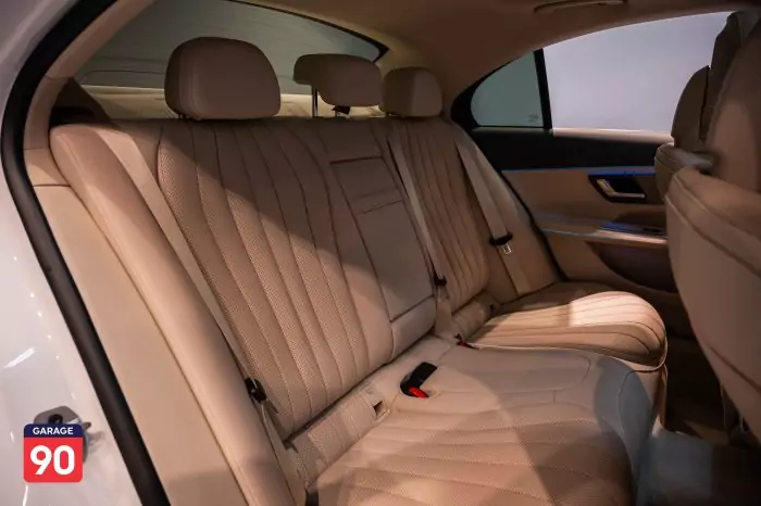 Mercedes-Benz E200 2025 - صورة 18