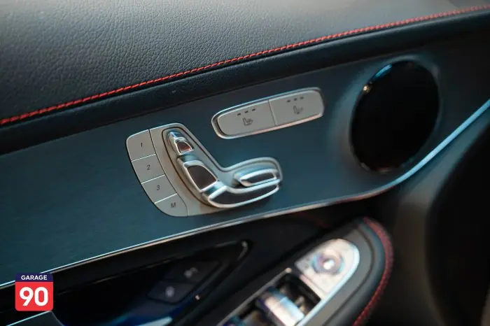Mercedes-Benz GLC300 2023 - صورة 13