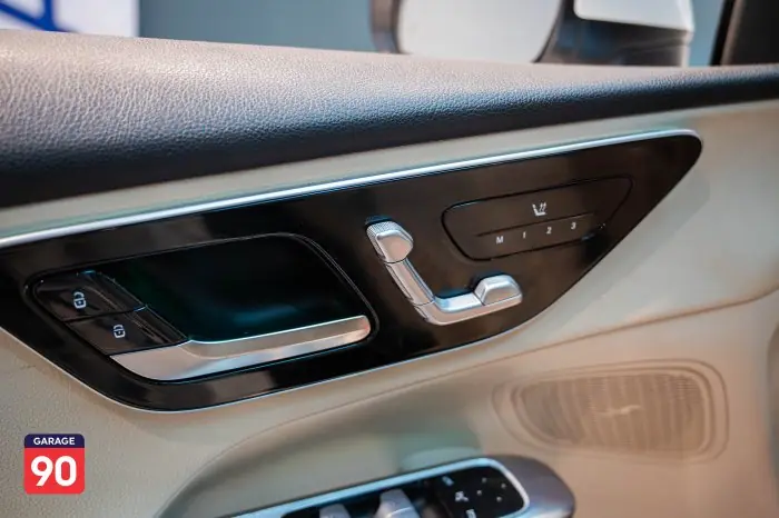 Mercedes-Benz GLC200 2023 - صورة 12
