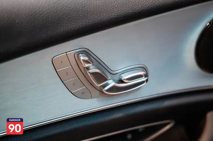 Mercedes-Benz E200 2022 - صورة 17