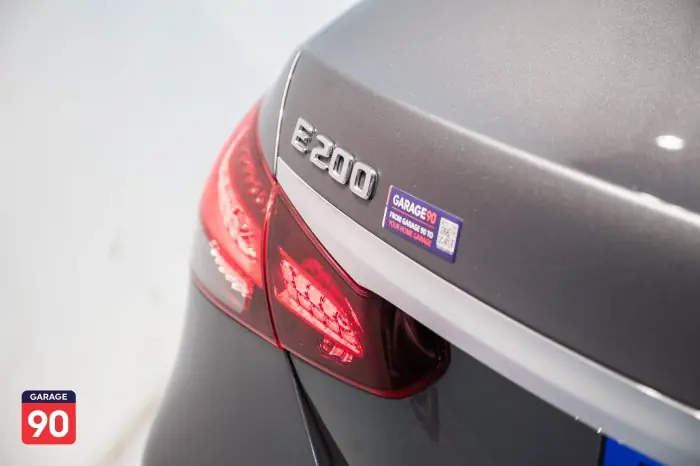 Mercedes-Benz E200 2022 - صورة 7