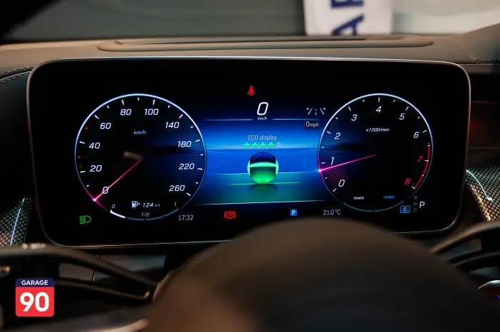 Mercedes-Benz GLC300 2023 - صورة 16