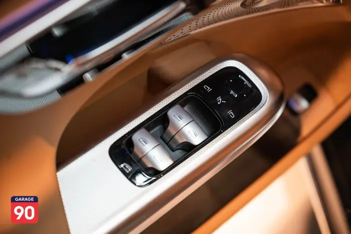 Mercedes-Benz E200 2024 - صورة 13